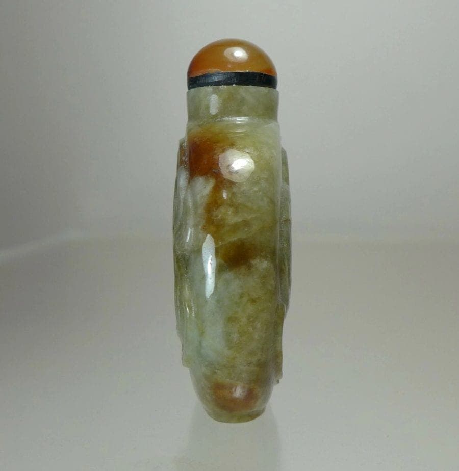 Carved Celadon and Russet Jade SNUFF BOTTLE, 18/19th C photo 4