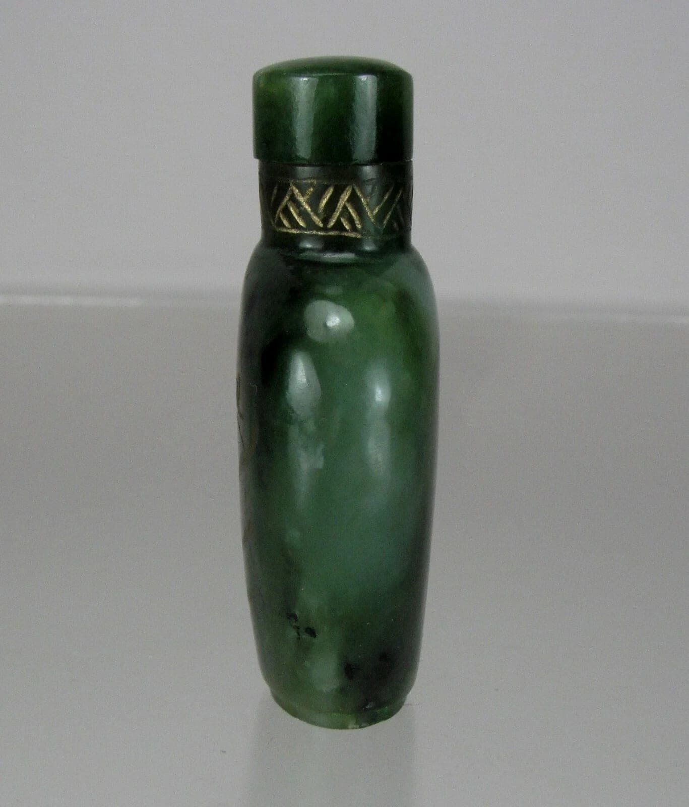 18th Century, Nephrite Sage-Green Jade Snuff Bottle, Qianlong Period photo 3