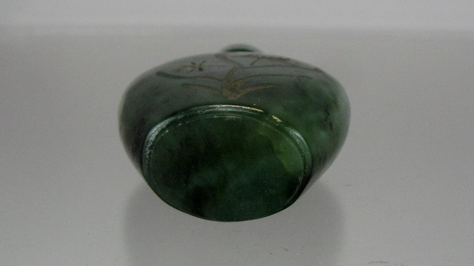 18th Century, Nephrite Sage-Green Jade Snuff Bottle, Qianlong Period photo 6