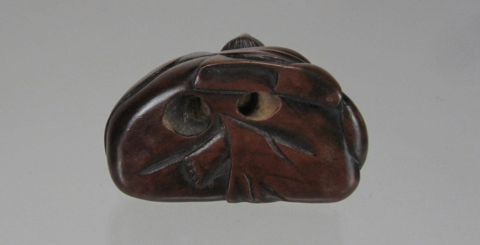 19th Century Japanese Boxwood Netsuke: Professional Sneezer photo 5