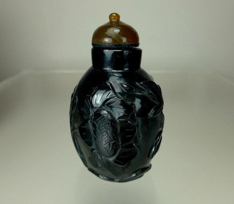 BLACK NEPHRITE JADE CARVED SNUFF BOTTLE, 18th Century photo 3