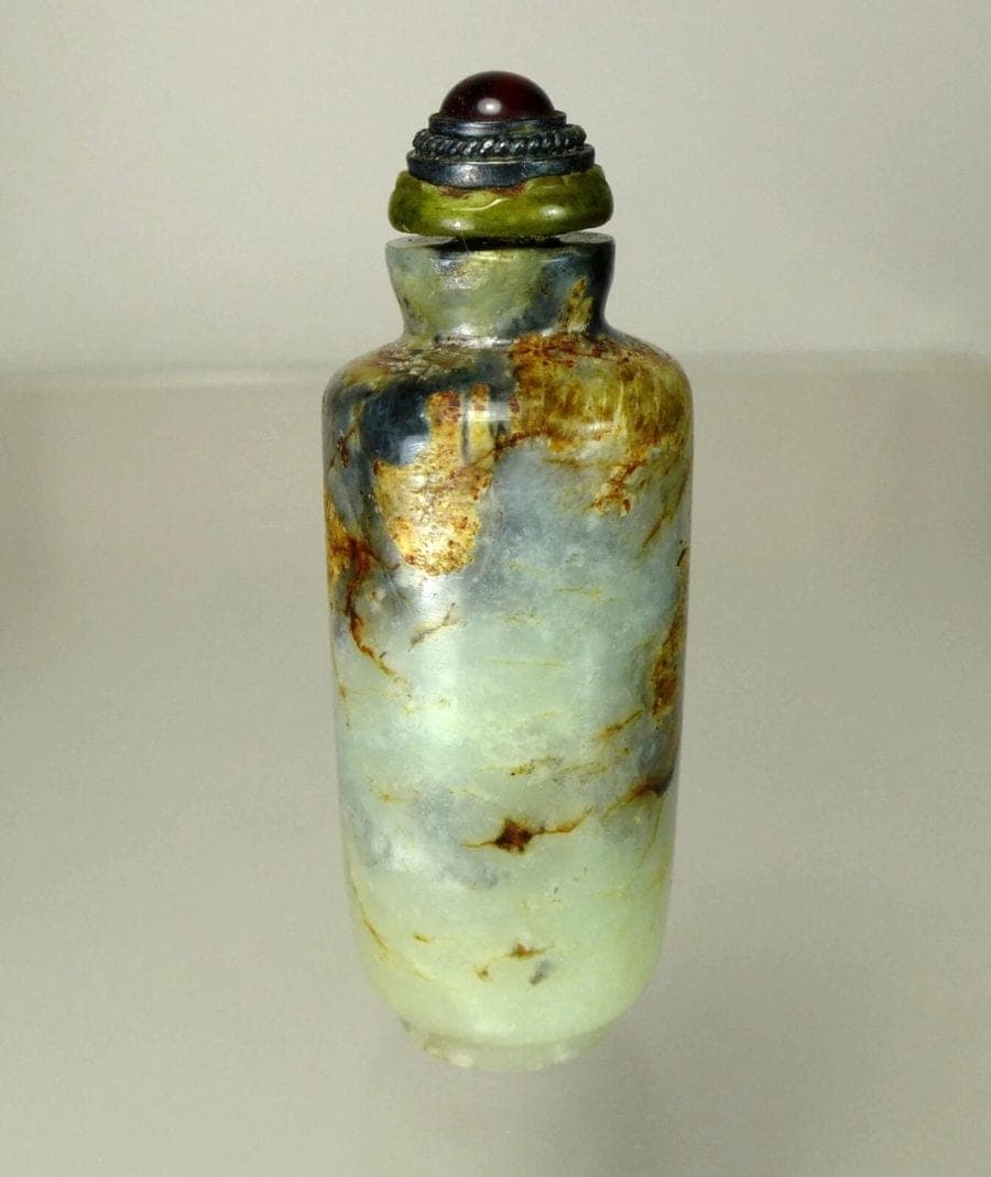 Very Rare, Cylindrical Jade SNUFF BOTTLE, 1740-1840