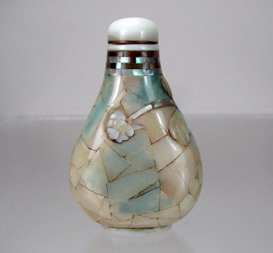 RARE CHINESE INLAID JADEITE AND MOTHER OF PEARL OVERLAY SNUFF BOTTLE photo 2