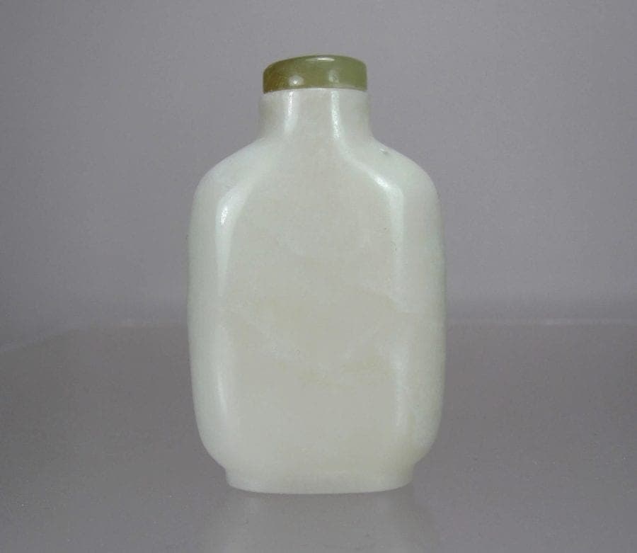 MUTTON-FAT WHITE JADE SNUFF BOTTLE, 19th Century