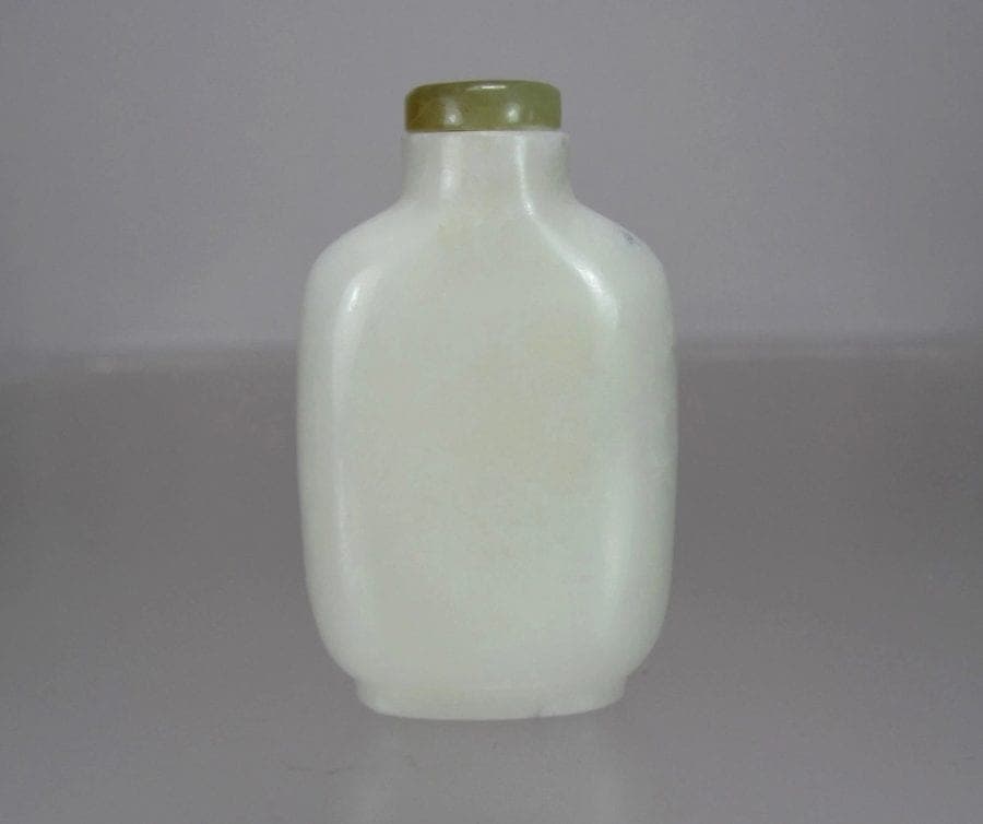 MUTTON-FAT WHITE JADE SNUFF BOTTLE, 19th Century photo 2