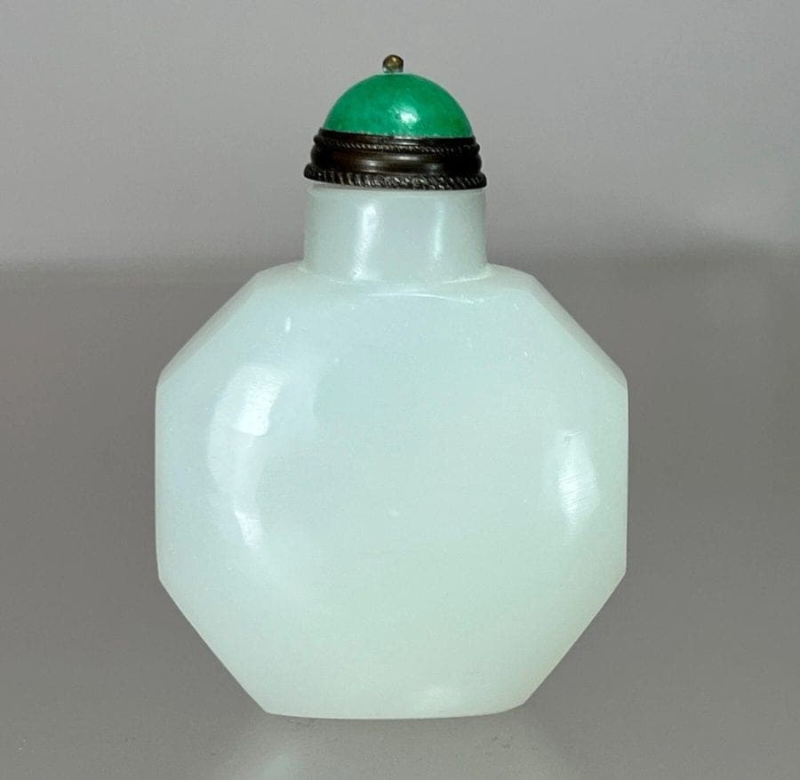 Chinese Faceted Peking Glass Snuff Bottle photo 2