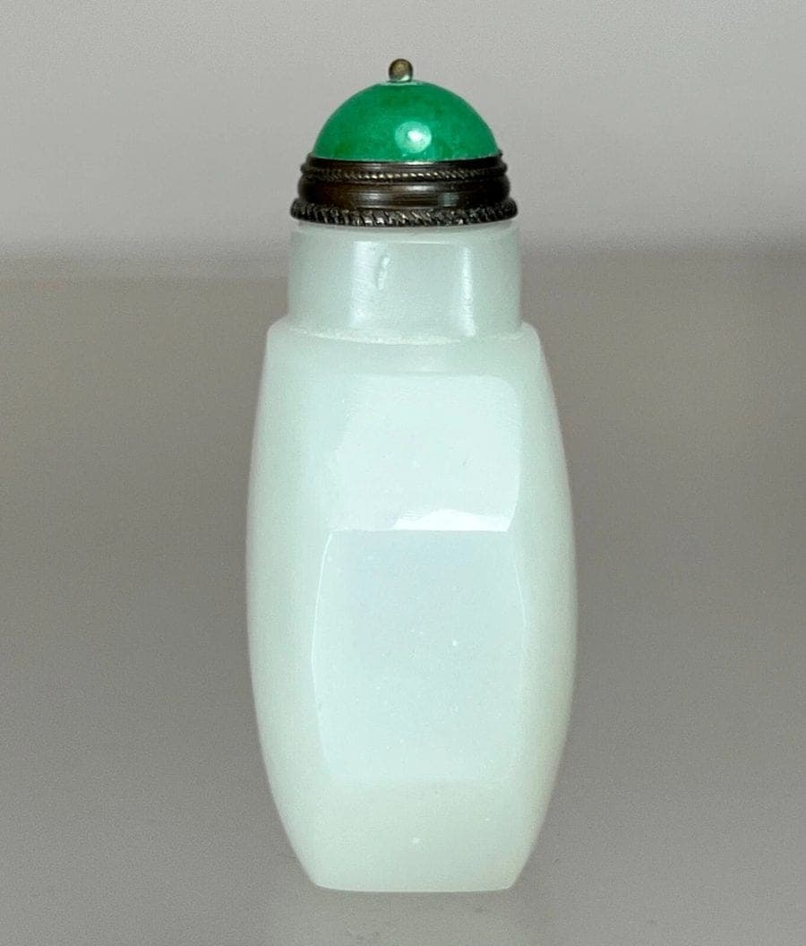Chinese Faceted Peking Glass Snuff Bottle photo 4