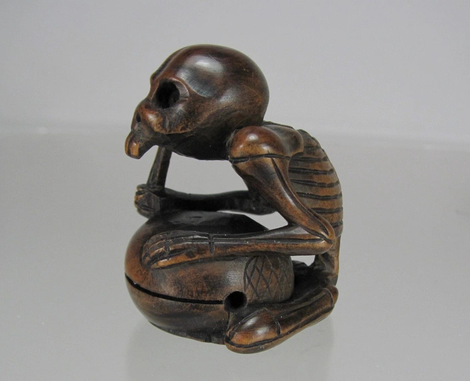 19th Century Japanese Boxwood Netsuke: Buddhist Priest Danka photo 2