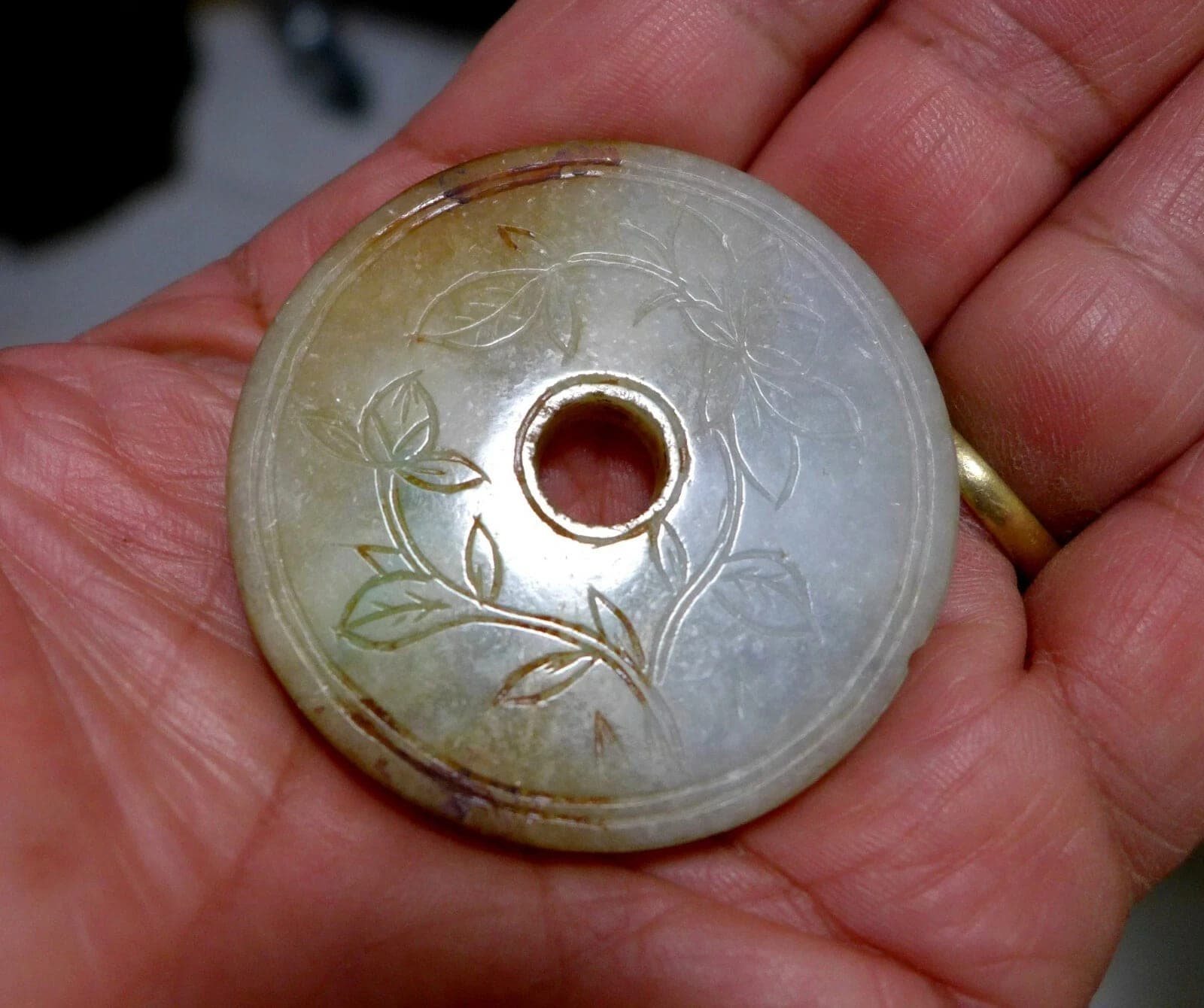ANTIQUE CHINESE SEMI-TRANSLUCENT JADEITE JADE BI RITUAL DISK PENDANT - 4 photo 3