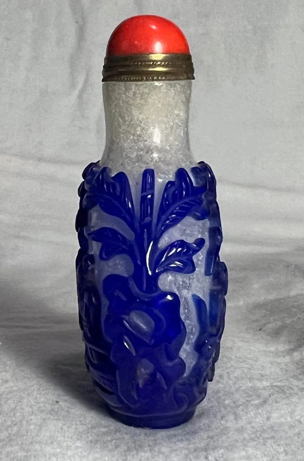 Blue Overlay over Snowflake Glass Snuff Bottle, Late 18th/19th C. photo 5