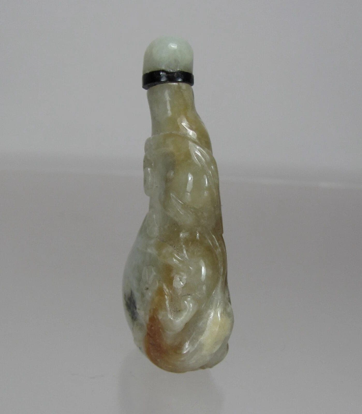Unusually shaped (Sitting Elephant) Jade SNUFF BOTTLE, 1740-1840 photo 3