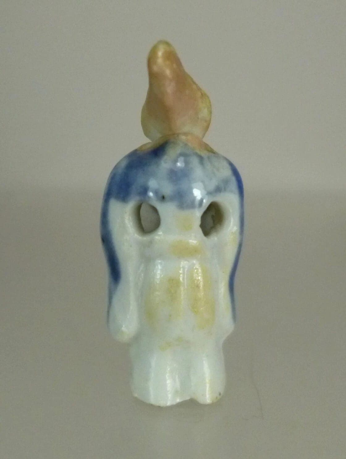 KARAKURI HIRADO PORCELAIN NETSUKE OF A MONKEY AS A SAMBASO DANCER photo 4