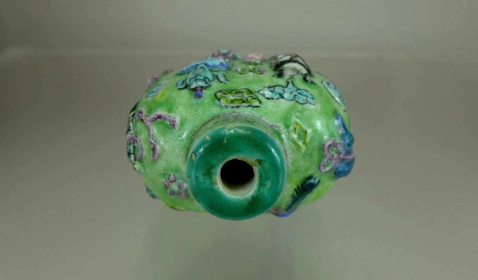 FAMILLE ROSE, Molded Enameled Porcelain Snuff Bottle, Guangxu Mark, 1874-1908 photo 8