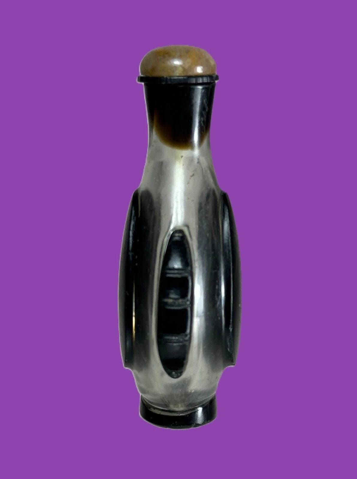 AN UNUSUAL BLACK OVERLAY COLORLESS GLASS SNUFF BOTTLE, QING DYNASTY photo 4