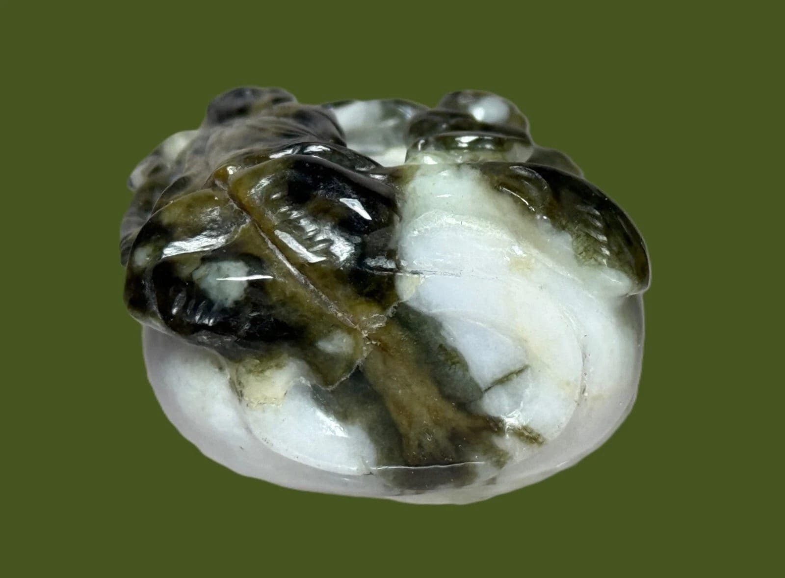 Qing Dynasty, White Jade with dark-skin Carvings Snuff Bottle photo 7
