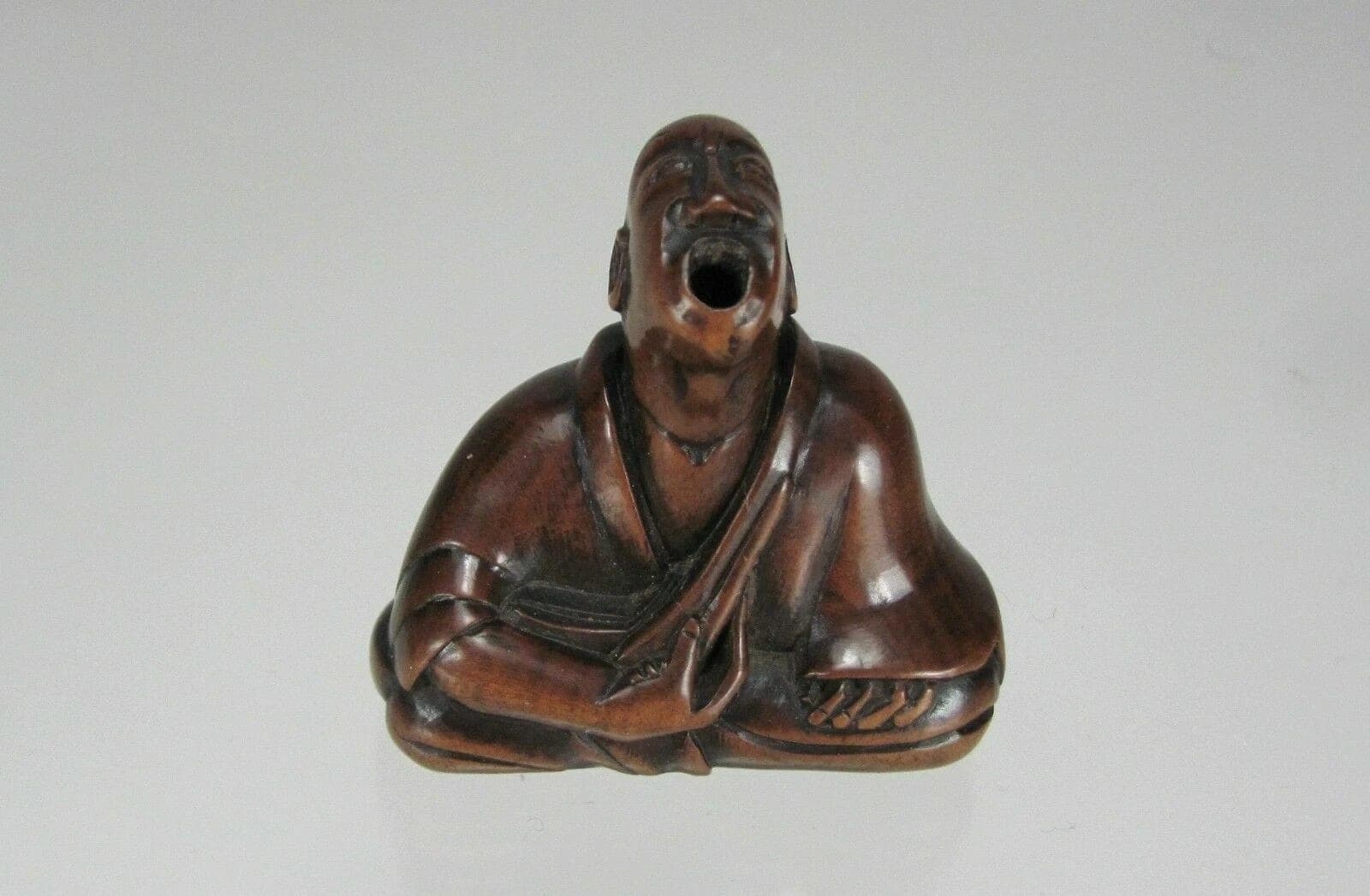 19th Century Japanese Boxwood Netsuke: Professional Sneezer