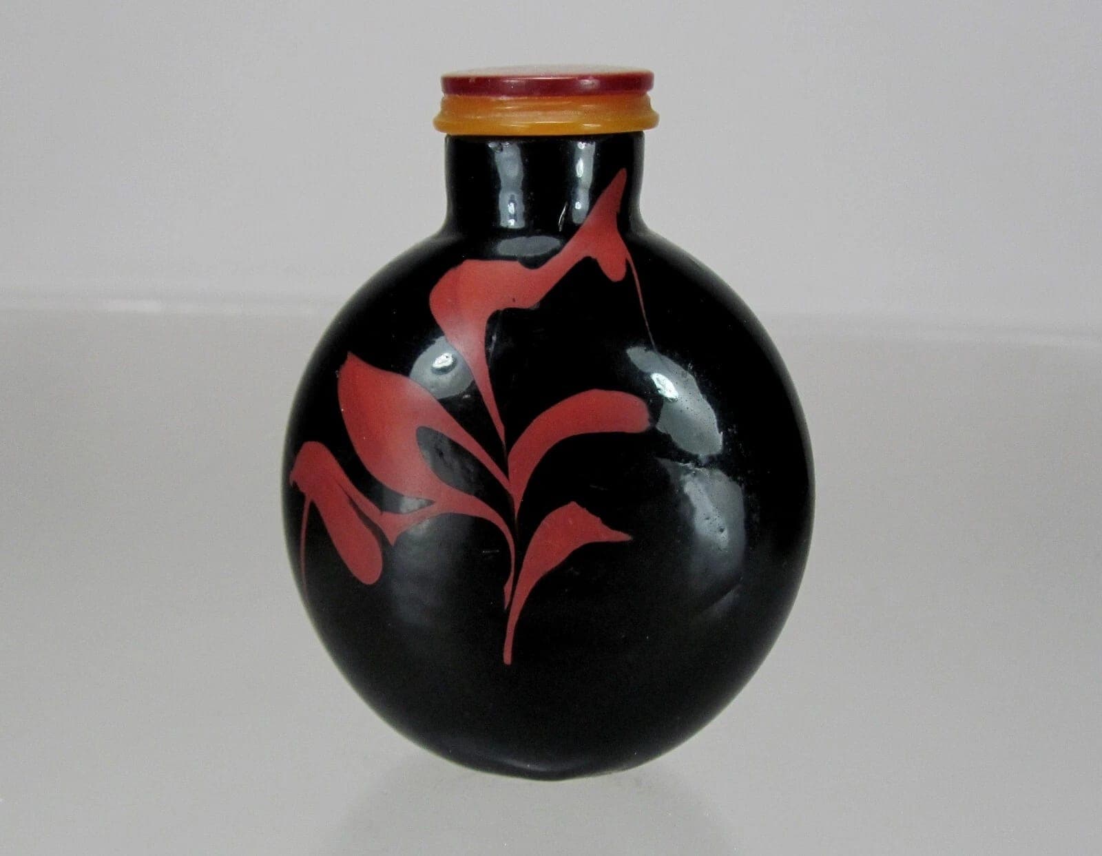 A RARE Cinnabar-Red Overlay Black Glass Snuff Bottle, Qing Dynasty, 18th/19th C.