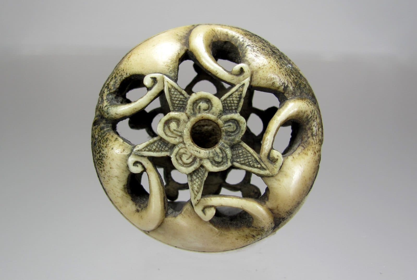 19th C Asakusa School Ryusa-Manju Netsuke, Tale of Genji Crest